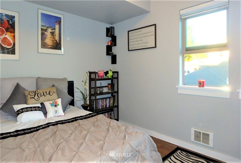 827 Hiawatha, Seattle, Washington 98144, 3 Bedrooms Bedrooms, ,2 BathroomsBathrooms,Residential,For Sale,Pontedera,Hiawatha,NWM1870425