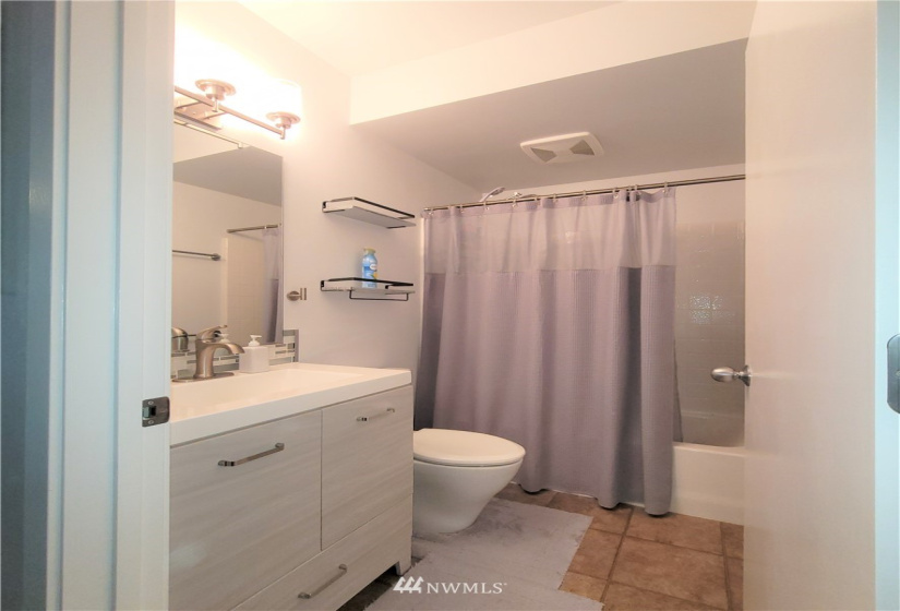 827 Hiawatha, Seattle, Washington 98144, 3 Bedrooms Bedrooms, ,2 BathroomsBathrooms,Residential,For Sale,Pontedera,Hiawatha,NWM1870425