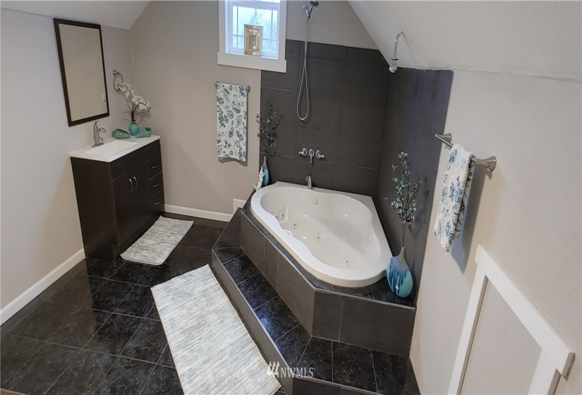 522 Wells, Renton, Washington 98057, 4 Bedrooms Bedrooms, ,2 BathroomsBathrooms,Residential,For Sale,Wells,NWM1870124