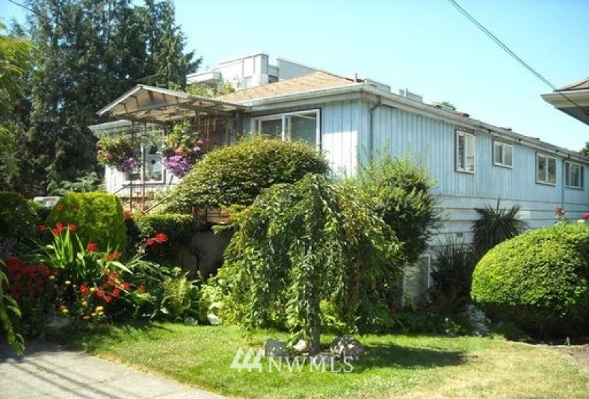 2223 Minor, Seattle, Washington 98102, 2 Bedrooms Bedrooms, ,1 BathroomBathrooms,Residential Lease,For Rent,Minor,NWM1870875