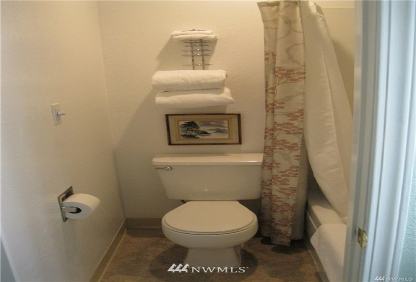 304 14th, Long Beach, Washington 98631, 1 Bedroom Bedrooms, ,2 BathroomsBathrooms,Residential,For Sale,Chautauqua Lodge,14th,NWM1871001