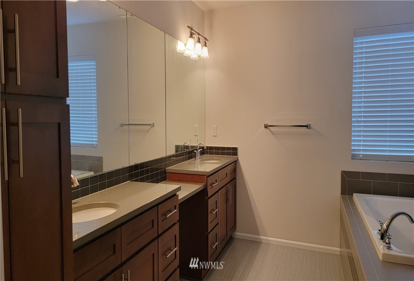 5006 324, Auburn, Washington 98001, 4 Bedrooms Bedrooms, ,2 BathroomsBathrooms,Residential Lease,For Rent,324,NWM1871214