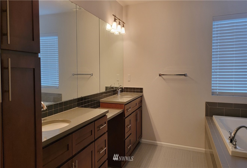 5006 324, Auburn, Washington 98001, 4 Bedrooms Bedrooms, ,2 BathroomsBathrooms,Residential Lease,For Rent,324,NWM1871214