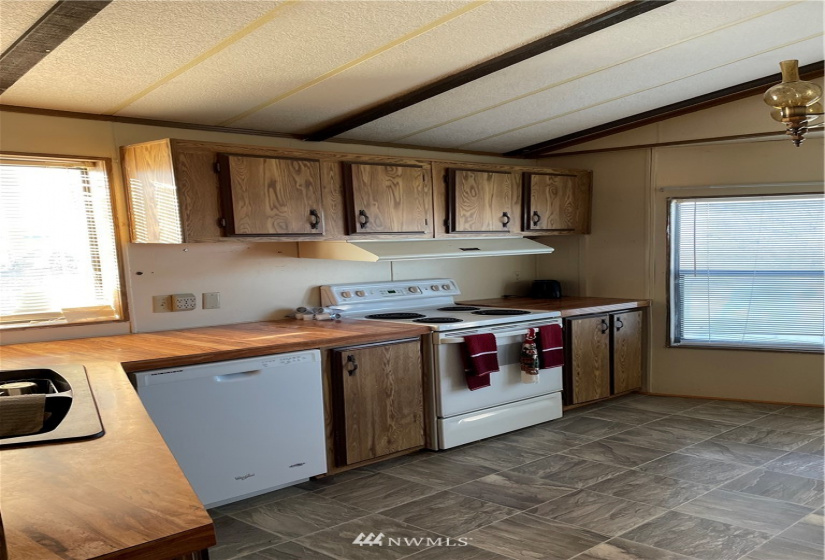 10225 HWY 2, Coulee City, Washington 99115, ,Commercial Sale,For Sale,HWY 2,NWM1870281