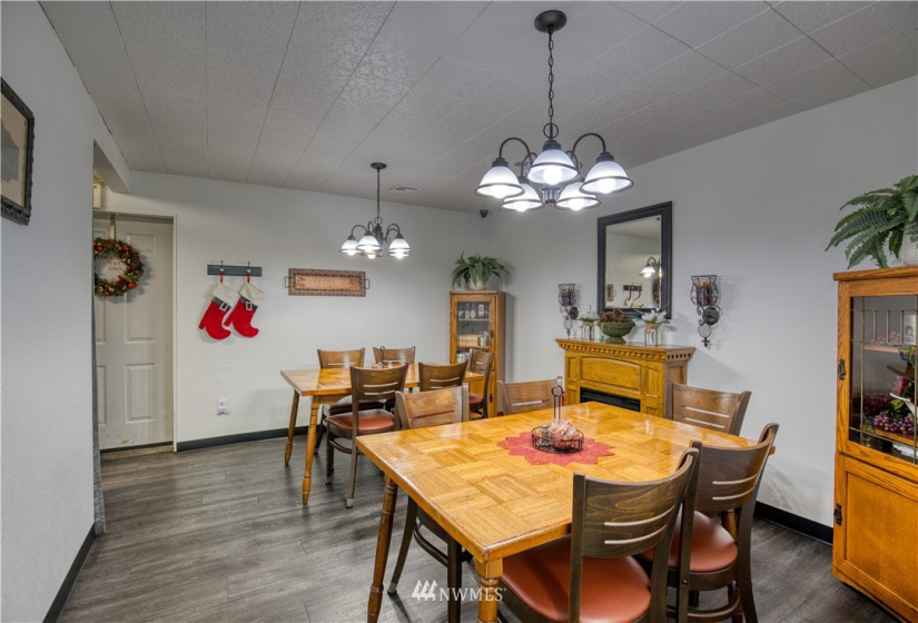 220 Young, Elma, Washington 98541, ,Commercial Sale,For Sale,Young,NWM1871314