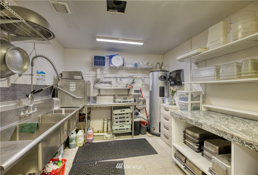 220 Young, Elma, Washington 98541, ,Commercial Sale,For Sale,Young,NWM1871314