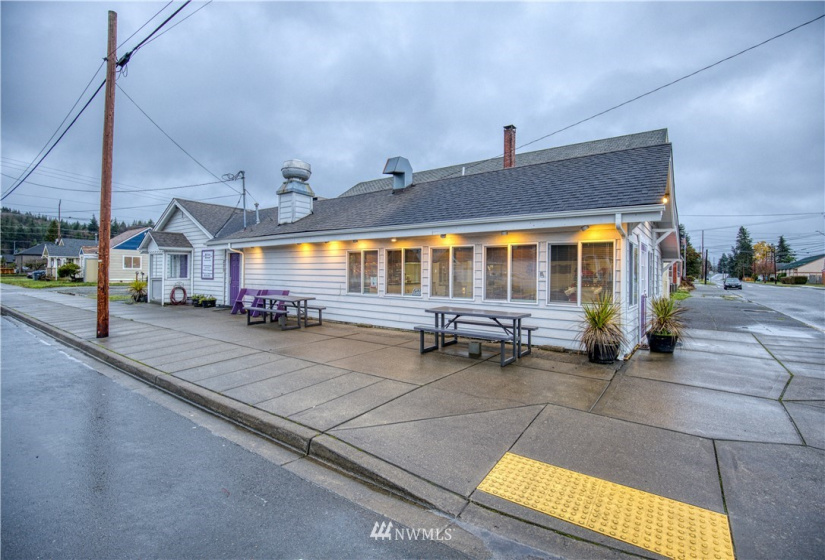 220 Young, Elma, Washington 98541, ,Commercial Sale,For Sale,Young,NWM1871314