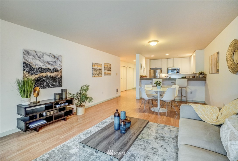 321 10th, Seattle, Washington 98104, 2 Bedrooms Bedrooms, ,1 BathroomBathrooms,Residential,For Sale,Stadium View,10th,NWM1860829