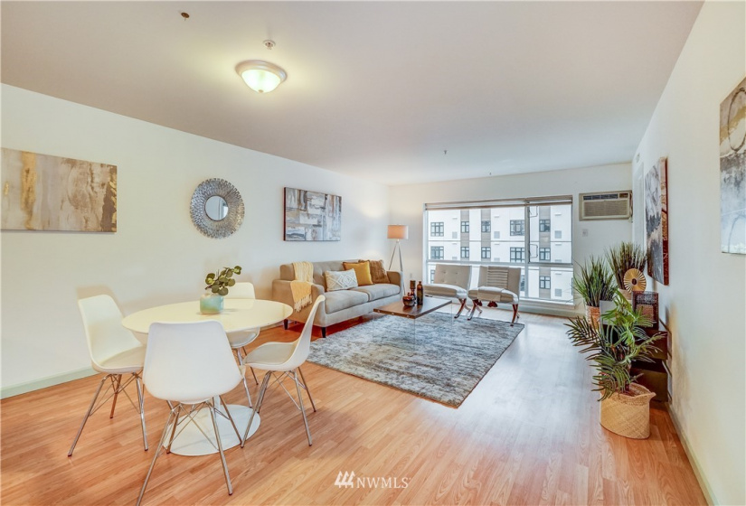 321 10th, Seattle, Washington 98104, 2 Bedrooms Bedrooms, ,1 BathroomBathrooms,Residential,For Sale,Stadium View,10th,NWM1860829