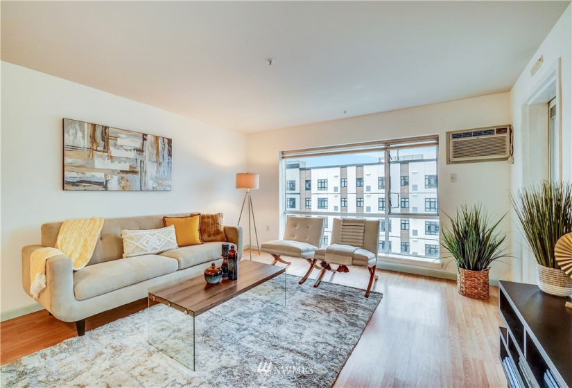 321 10th, Seattle, Washington 98104, 2 Bedrooms Bedrooms, ,1 BathroomBathrooms,Residential,For Sale,Stadium View,10th,NWM1860829