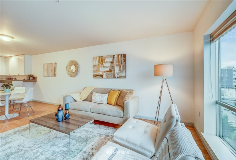 321 10th, Seattle, Washington 98104, 2 Bedrooms Bedrooms, ,1 BathroomBathrooms,Residential,For Sale,Stadium View,10th,NWM1860829