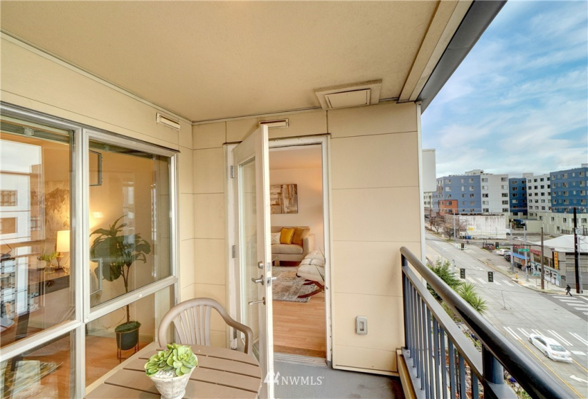 321 10th, Seattle, Washington 98104, 2 Bedrooms Bedrooms, ,1 BathroomBathrooms,Residential,For Sale,Stadium View,10th,NWM1860829