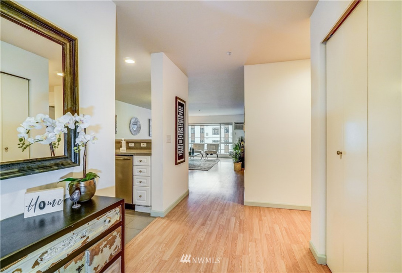 321 10th, Seattle, Washington 98104, 2 Bedrooms Bedrooms, ,1 BathroomBathrooms,Residential,For Sale,Stadium View,10th,NWM1860829