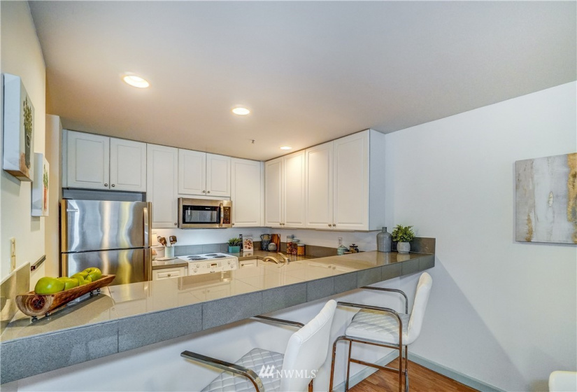 321 10th, Seattle, Washington 98104, 2 Bedrooms Bedrooms, ,1 BathroomBathrooms,Residential,For Sale,Stadium View,10th,NWM1860829