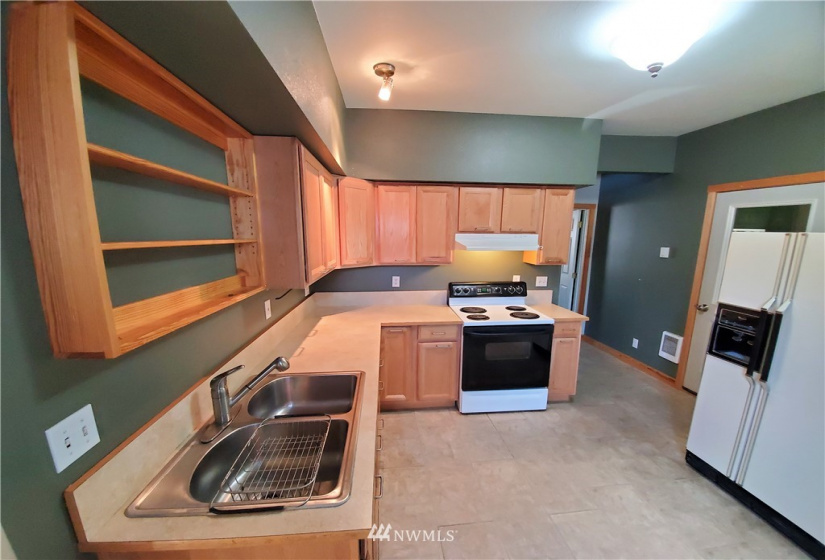 925 1st, Okanogan, Washington 98840, 2 Bedrooms Bedrooms, ,1 BathroomBathrooms,Residential,For Sale,Kahlows 2nd Add Okan,1st,NWM1868124