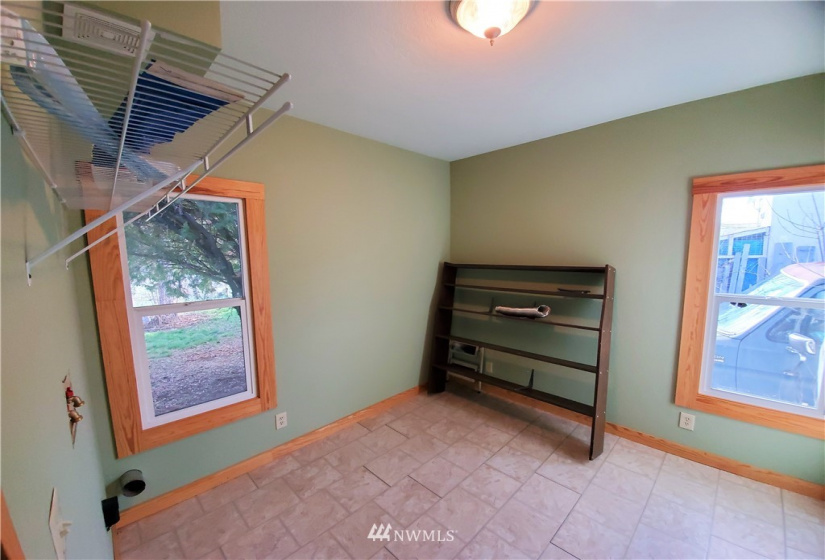 925 1st, Okanogan, Washington 98840, 2 Bedrooms Bedrooms, ,1 BathroomBathrooms,Residential,For Sale,Kahlows 2nd Add Okan,1st,NWM1868124