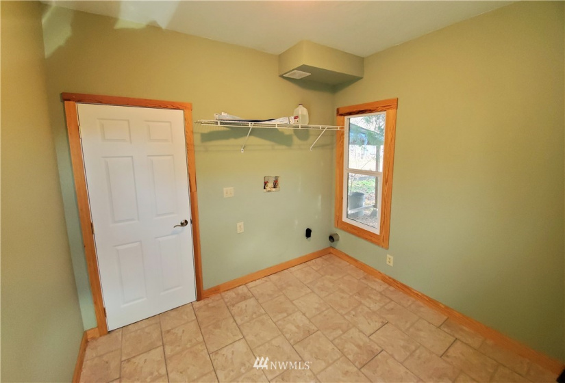 925 1st, Okanogan, Washington 98840, 2 Bedrooms Bedrooms, ,1 BathroomBathrooms,Residential,For Sale,Kahlows 2nd Add Okan,1st,NWM1868124