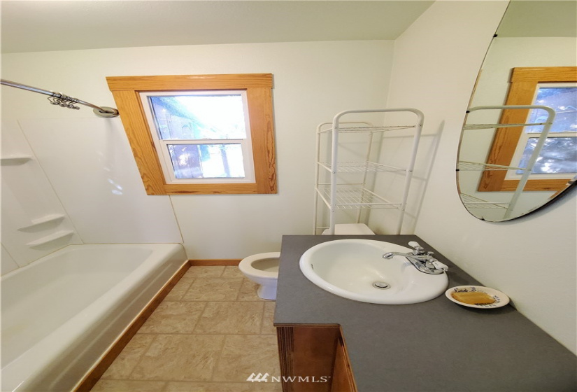 925 1st, Okanogan, Washington 98840, 2 Bedrooms Bedrooms, ,1 BathroomBathrooms,Residential,For Sale,Kahlows 2nd Add Okan,1st,NWM1868124