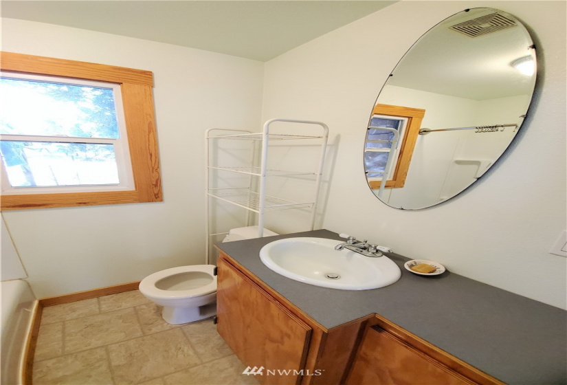 925 1st, Okanogan, Washington 98840, 2 Bedrooms Bedrooms, ,1 BathroomBathrooms,Residential,For Sale,Kahlows 2nd Add Okan,1st,NWM1868124