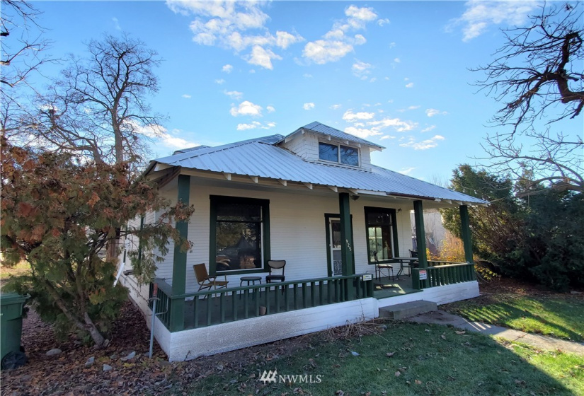 925 1st, Okanogan, Washington 98840, 2 Bedrooms Bedrooms, ,1 BathroomBathrooms,Residential,For Sale,Kahlows 2nd Add Okan,1st,NWM1868124
