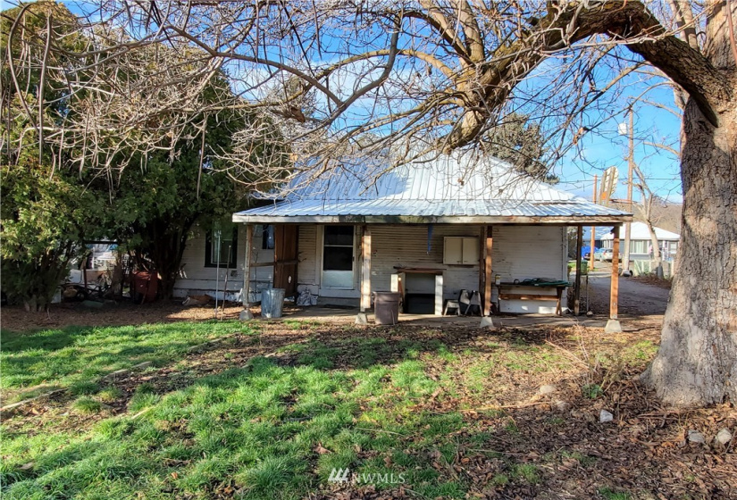 925 1st, Okanogan, Washington 98840, 2 Bedrooms Bedrooms, ,1 BathroomBathrooms,Residential,For Sale,Kahlows 2nd Add Okan,1st,NWM1868124