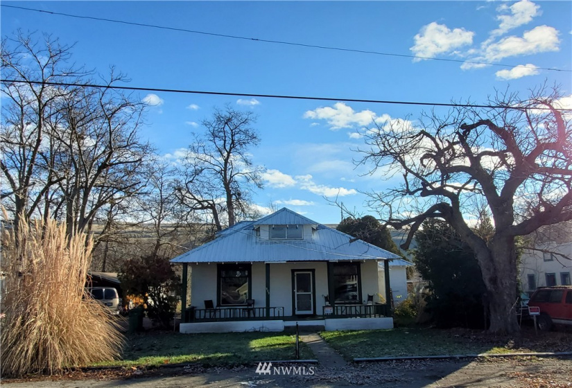 925 1st, Okanogan, Washington 98840, 2 Bedrooms Bedrooms, ,1 BathroomBathrooms,Residential,For Sale,Kahlows 2nd Add Okan,1st,NWM1868124