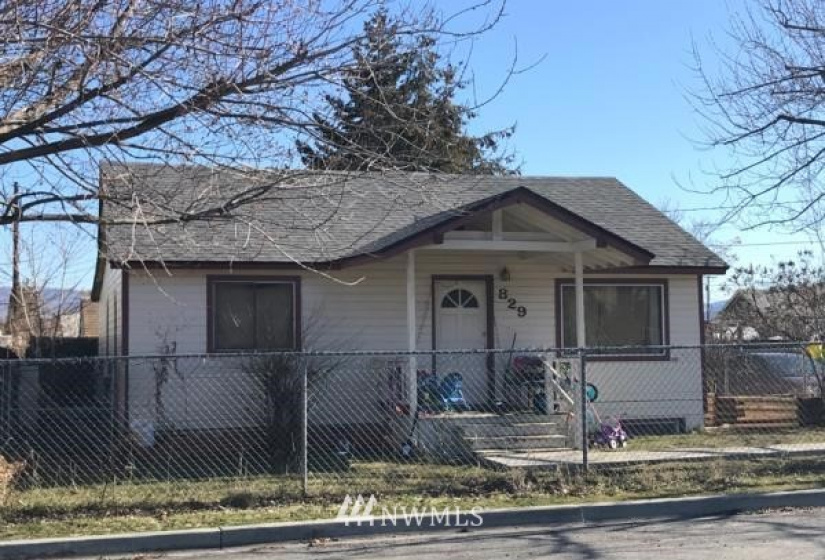 820 Ferry, Wenatchee, Washington 98801, 10 Bedrooms Bedrooms, ,5 BathroomsBathrooms,Residential,For Sale,Ferry,NWM1870900