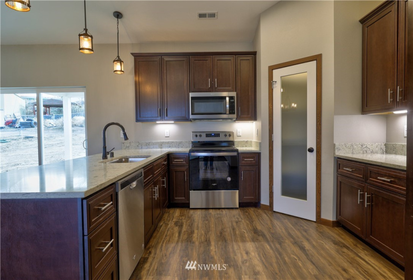 303 7th, Warden, Washington 98857, 3 Bedrooms Bedrooms, ,1 BathroomBathrooms,Residential,For Sale,Warden Heights,7th,NWM1871122