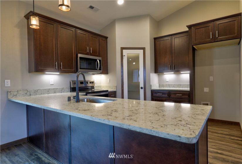 303 7th, Warden, Washington 98857, 3 Bedrooms Bedrooms, ,1 BathroomBathrooms,Residential,For Sale,Warden Heights,7th,NWM1871122