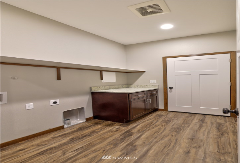303 7th, Warden, Washington 98857, 3 Bedrooms Bedrooms, ,1 BathroomBathrooms,Residential,For Sale,Warden Heights,7th,NWM1871122