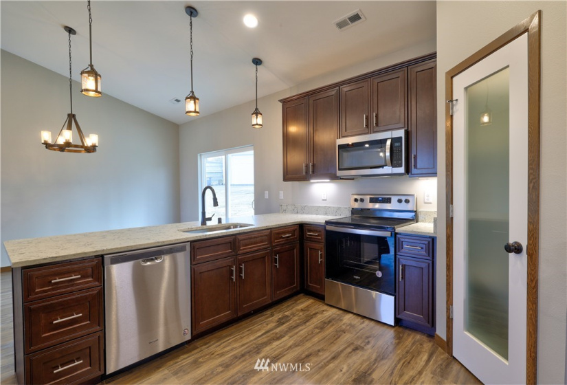 303 7th, Warden, Washington 98857, 3 Bedrooms Bedrooms, ,1 BathroomBathrooms,Residential,For Sale,Warden Heights,7th,NWM1871122