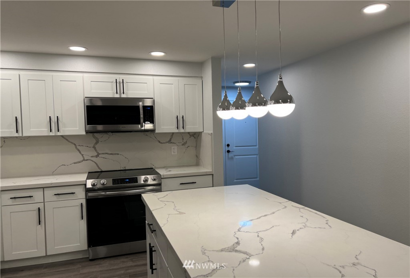 19215 15, Shoreline, Washington 98155, 2 Bedrooms Bedrooms, ,1 BathroomBathrooms,Residential Lease,For Rent,15,NWM1871876