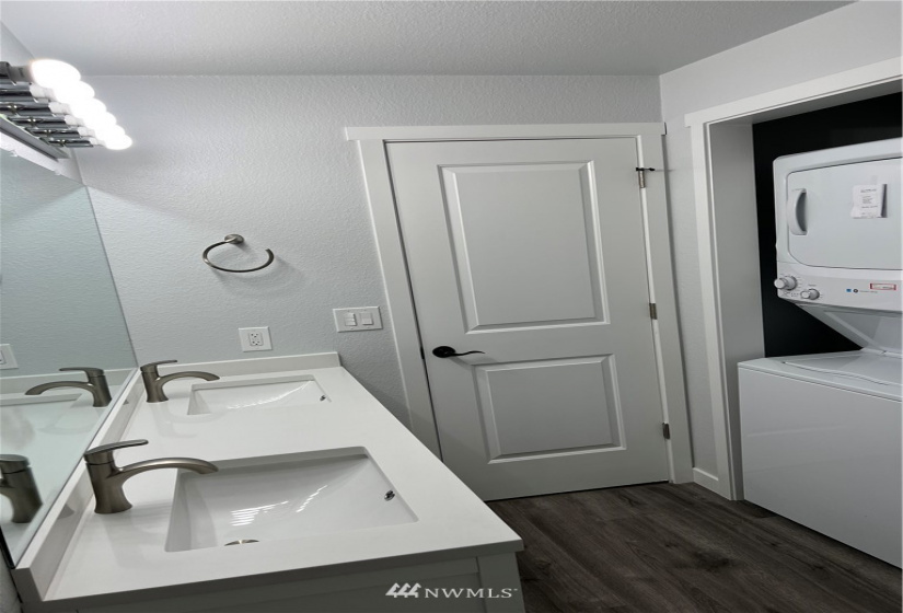 19215 15, Shoreline, Washington 98155, 2 Bedrooms Bedrooms, ,1 BathroomBathrooms,Residential Lease,For Rent,15,NWM1871876