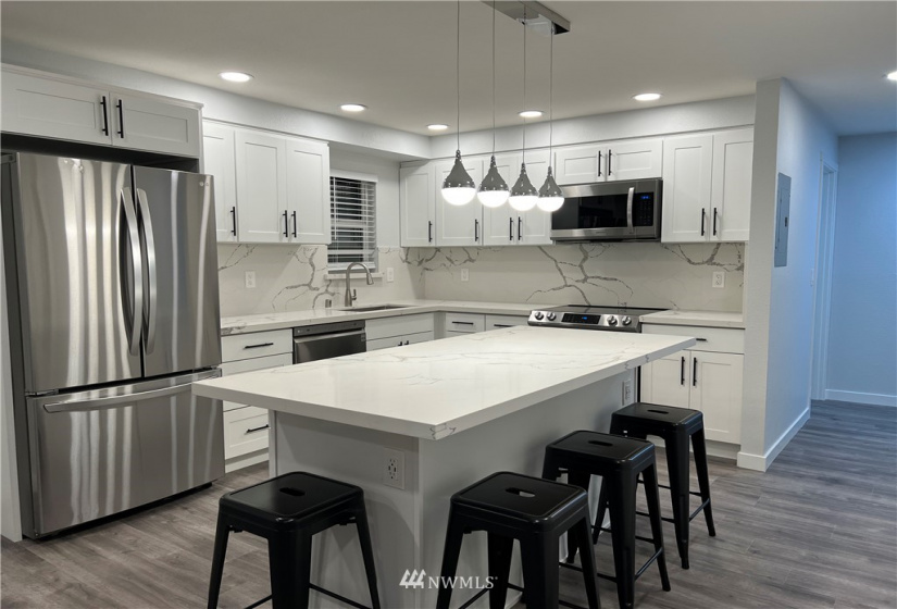 19215 15, Shoreline, Washington 98155, 2 Bedrooms Bedrooms, ,1 BathroomBathrooms,Residential Lease,For Rent,15,NWM1871876