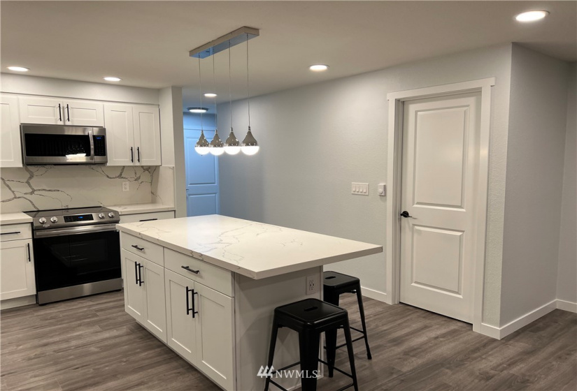 19215 15, Shoreline, Washington 98155, 2 Bedrooms Bedrooms, ,1 BathroomBathrooms,Residential Lease,For Rent,15,NWM1871876