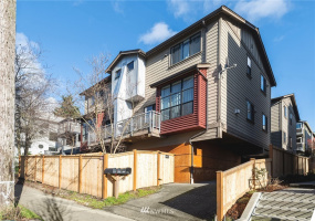 3646 Dayton, Seattle, Washington 98103, 2 Bedrooms Bedrooms, ,Residential Lease,For Rent,Dayton,NWM1872302