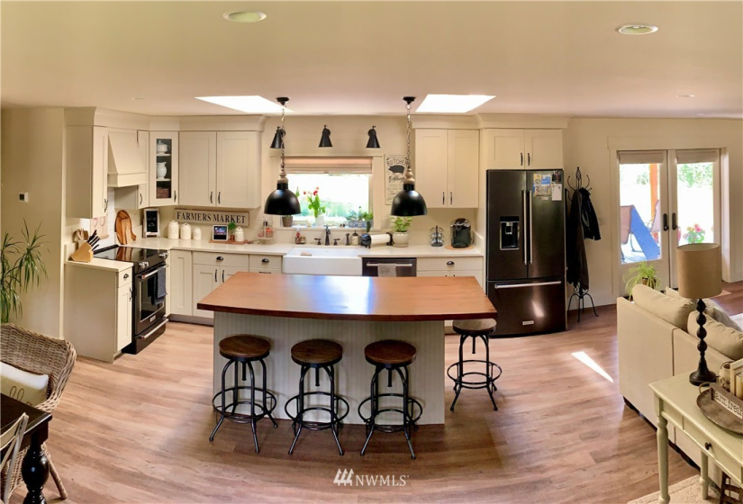 555 Petrich, Friday Harbor, Washington 98250, 3 Bedrooms Bedrooms, ,1 BathroomBathrooms,Residential,For Sale,Bridle Trails Estates,Petrich,NWM1872664