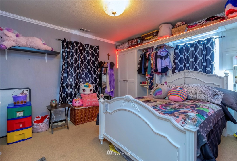 328 10th, Milton-Freewater, Oregon 97862, 4 Bedrooms Bedrooms, ,1 BathroomBathrooms,Residential,For Sale,10th,NWM1872702