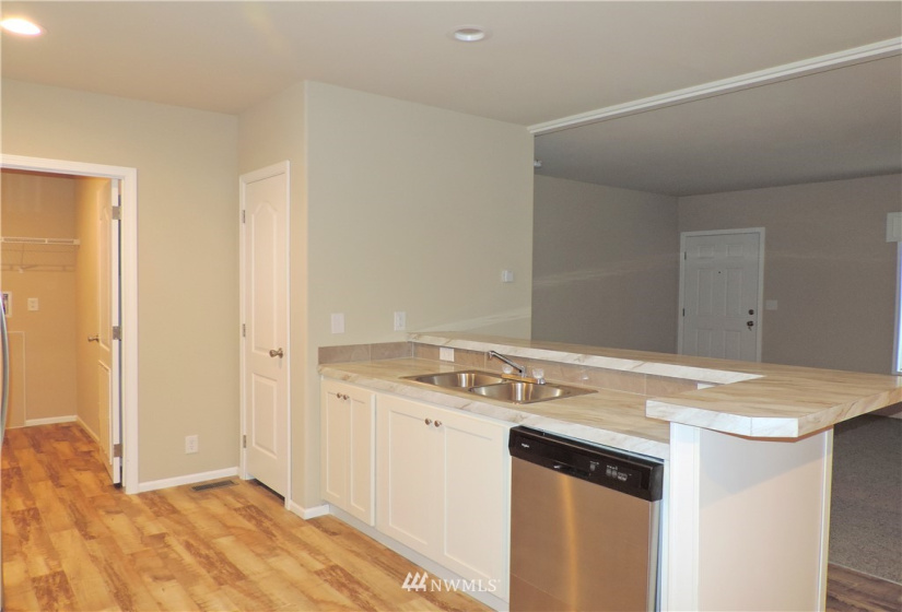 1112 Long, Centralia, Washington 98531, 3 Bedrooms Bedrooms, ,1 BathroomBathrooms,Manufactured In Park,For Sale,Long,NWM1873039