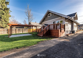 609 Pleasant, Walla Walla, Washington 99362, 6 Bedrooms Bedrooms, ,2 BathroomsBathrooms,Residential,For Sale,Pleasant,NWM1873049