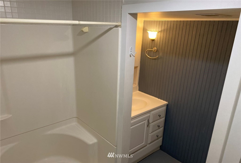 517 High, Bremerton, Washington 98337, 6 Bedrooms Bedrooms, ,1 BathroomBathrooms,Residential Lease,For Rent,High,NWM1873030