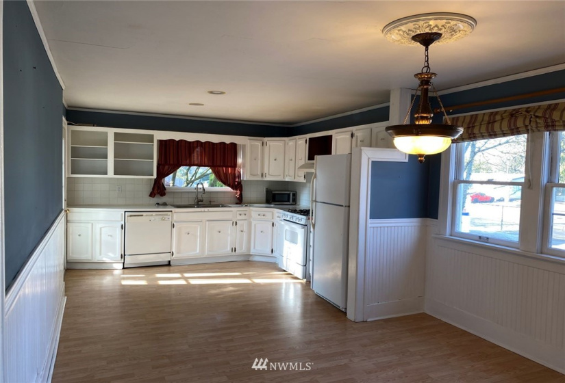 517 High, Bremerton, Washington 98337, 6 Bedrooms Bedrooms, ,1 BathroomBathrooms,Residential Lease,For Rent,High,NWM1873030