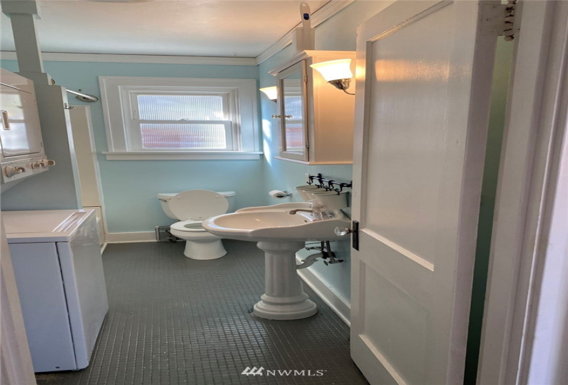 517 High, Bremerton, Washington 98337, 6 Bedrooms Bedrooms, ,1 BathroomBathrooms,Residential Lease,For Rent,High,NWM1873030