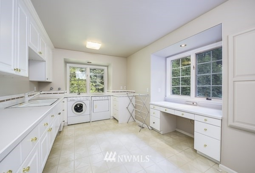 3445 122nd, Bellevue, Washington 98005, 5 Bedrooms Bedrooms, ,4 BathroomsBathrooms,Residential Lease,For Rent,122nd,NWM1873196