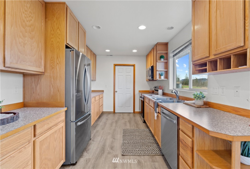 12112 Roosevelt Rd, Snohomish, Washington 98290, 5 Bedrooms Bedrooms, ,3 BathroomsBathrooms,Residential,For Sale,Roosevelt Rd,NWM1872873