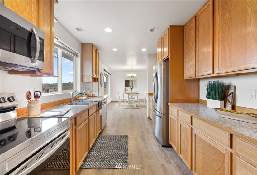 12112 Roosevelt Rd, Snohomish, Washington 98290, 5 Bedrooms Bedrooms, ,3 BathroomsBathrooms,Residential,For Sale,Roosevelt Rd,NWM1872873