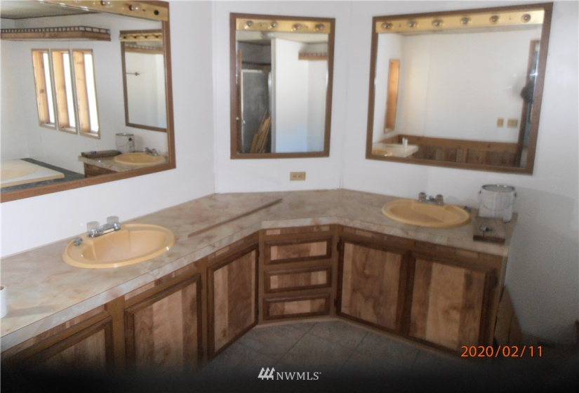 68 Tamarack, Tonasket, Washington 98855, 2 Bedrooms Bedrooms, ,2 BathroomsBathrooms,Residential,For Sale,Round Lake SUBD,Tamarack,NWM1873243