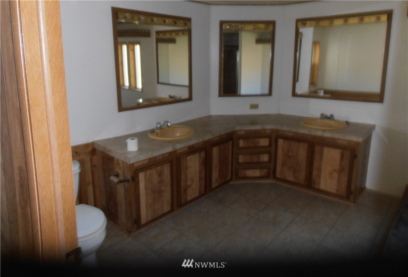 68 Tamarack, Tonasket, Washington 98855, 2 Bedrooms Bedrooms, ,2 BathroomsBathrooms,Residential,For Sale,Round Lake SUBD,Tamarack,NWM1873243