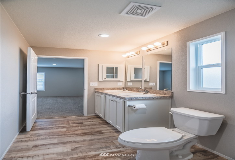 4727 Owens, Moses Lake, Washington 98837, 3 Bedrooms Bedrooms, ,2 BathroomsBathrooms,Manufactured In Park,For Sale,Owens,NWM1872970