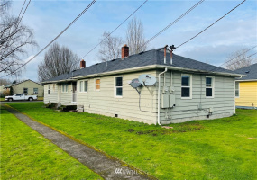 1044 18th, Longview, Washington 98632, ,Residential Income,For Sale,18th,NWM1873288